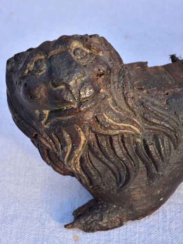 Rare 18th century Italian carved lion decorative element Hot on Sale