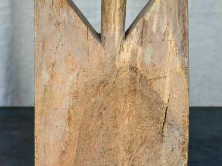 Antique French cutting board with pointed shoulders 17 ¾   Supply