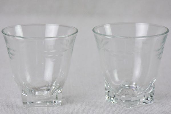 8 vintage digestif glasses with etched decoration For Sale