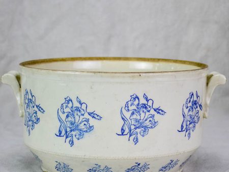 Early twentieth century Saint-Uze soup tureen with blue flowers Online