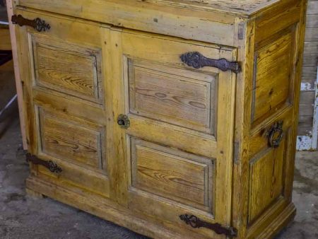 Late 17th Century French cabinet For Discount