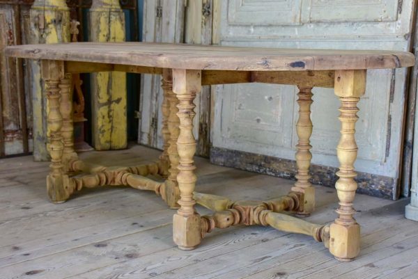 Antique French oval dining table - walnut, 19th Century Online Sale