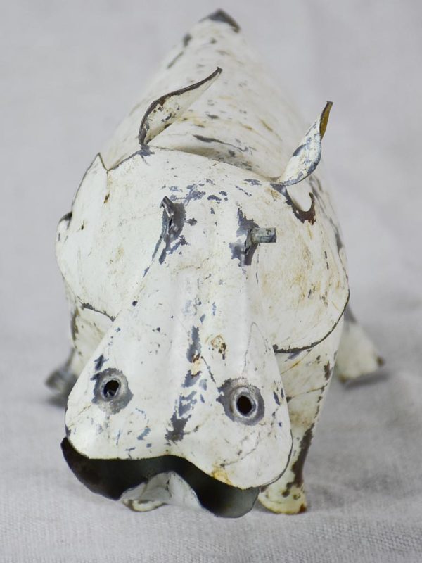 Artisan made sculpture of a hippopotamus 9¾  Fashion