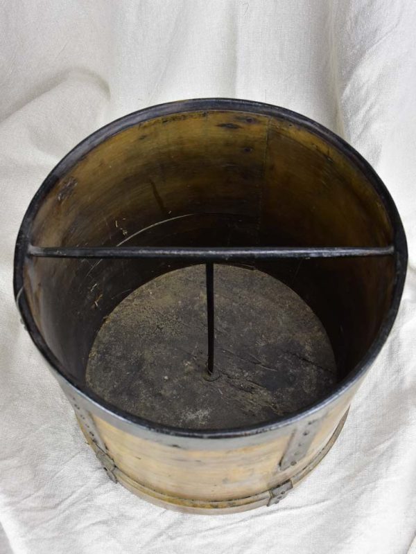 Late 19th Century grain measuring bucket - wooden For Discount