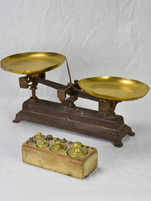 Early 20th century French kitchen scales with weights Online now