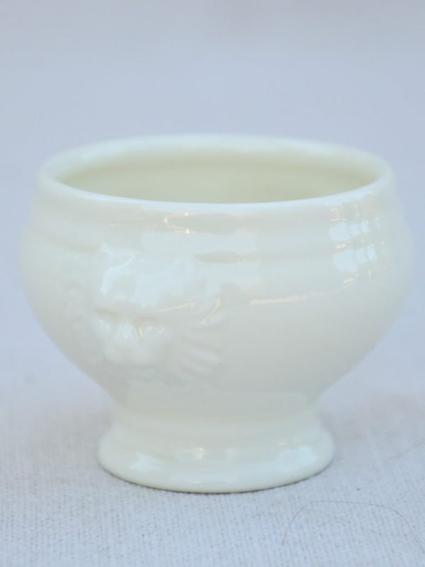 Four miniature earthenware cream bowls Online