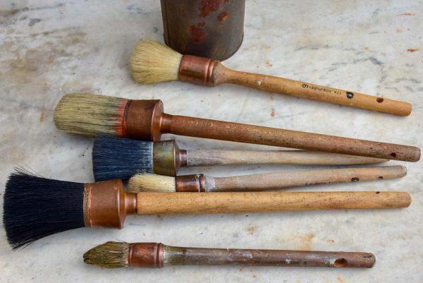 Collection of vintage paint brushes in a tin For Cheap