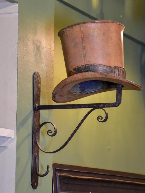 19th Century French sign from a milliner s shop with a top hat Online Sale