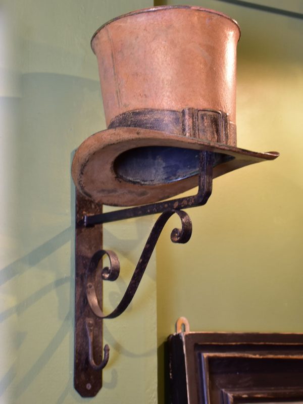 19th Century French sign from a milliner s shop with a top hat Online Sale