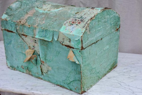 Antique French trunk for a wedding Cheap