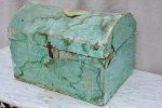 Antique French trunk for a wedding Cheap