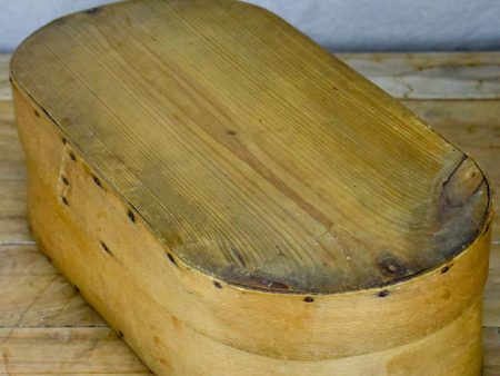 19th Century oval wooden storage box for lace Online Sale