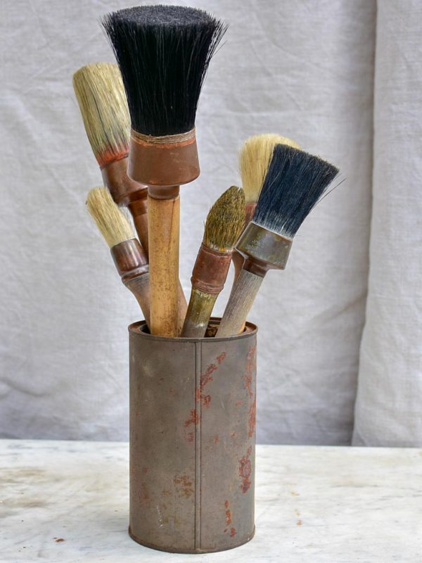 Collection of vintage paint brushes in a tin For Cheap