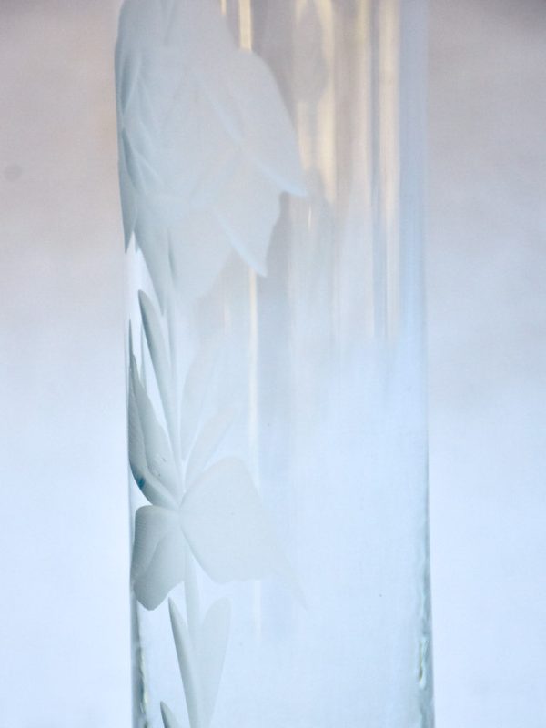 Mid-century crystal vase with engraved flower 8¼  Supply