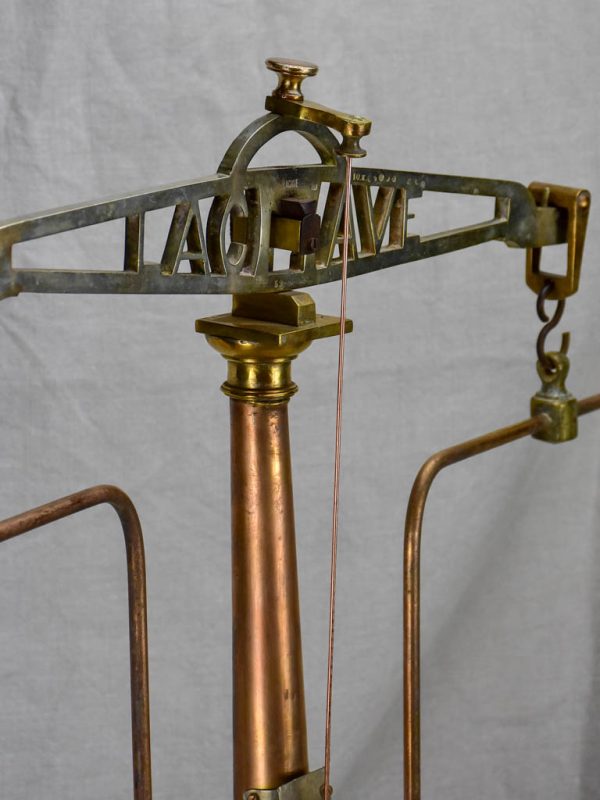 Late 19th Century French pharmacy scales - La Cave Discount