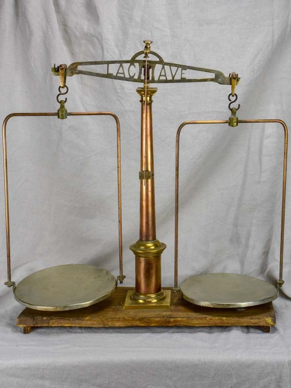 Late 19th Century French pharmacy scales - La Cave Discount