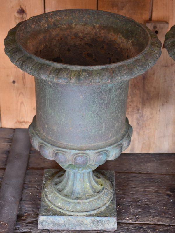 Pair of antique Medici urns with dark green patina For Cheap